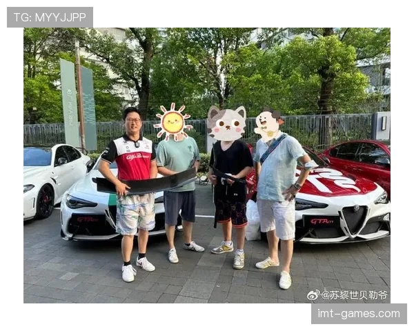 周冠宇家里车库比我家还小，但停的全是千万超跑