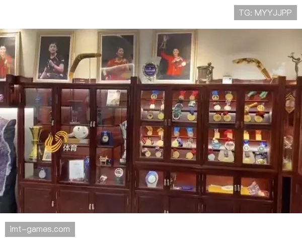 陈梦家的冰箱里塞满了冠军奖杯，连酸奶都得放门口